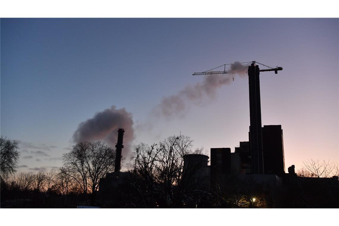 Der Anschlag sorgt seit dem frühen Samstagmorgen für einen großen Stromausfall, von dem zunächst 45.000 Haushalte und mehr als 2.200 Unternehmen betroffen waren.