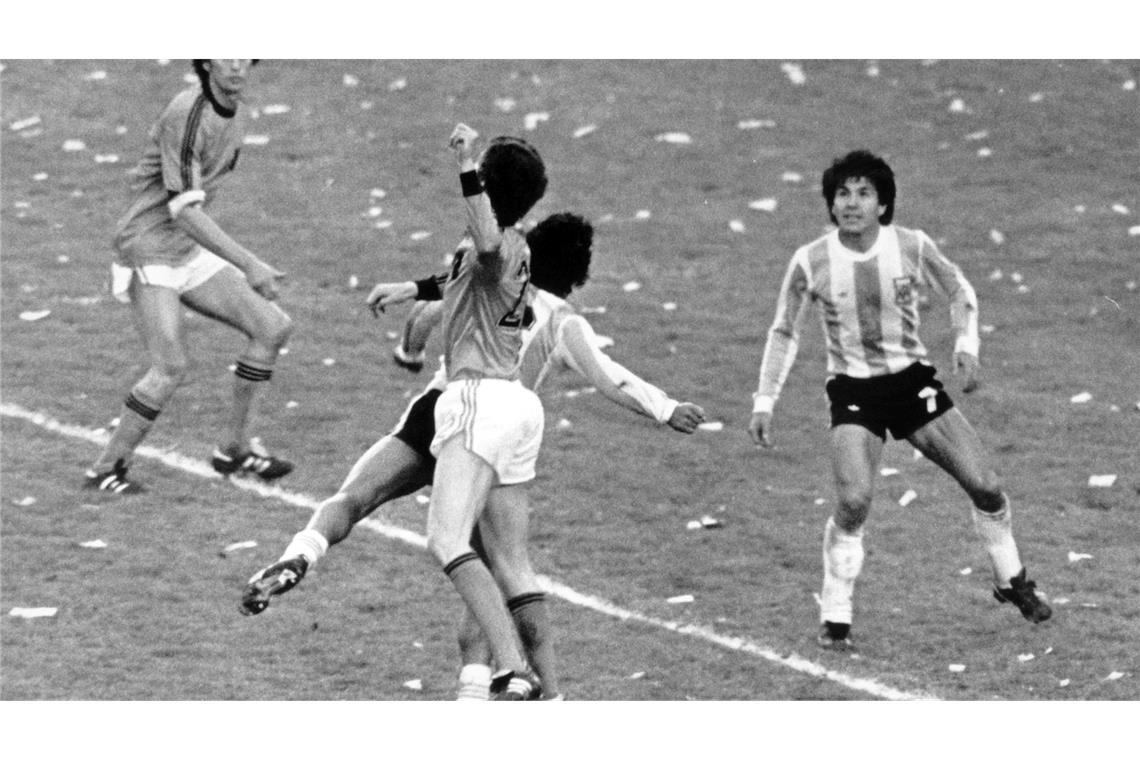 Argentinischer Fußball-Weltmeister Galván gestorben Der argentinische Verteidiger Luis Galván hat im WM-Finale 1978 den Ball im Blick. Wenig später ist er Fußball-Weltmeister.