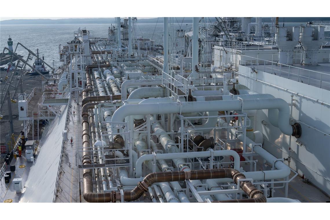Auslastung an Nordsee-LNG-Terminals höher als an Ostsee Der Aufbau der Terminals war als Reaktion auf Russlands Angriff auf die Ukraine und gedrosselte und schließlich ausbleibende russische Gas-Lieferungen forciert worden.