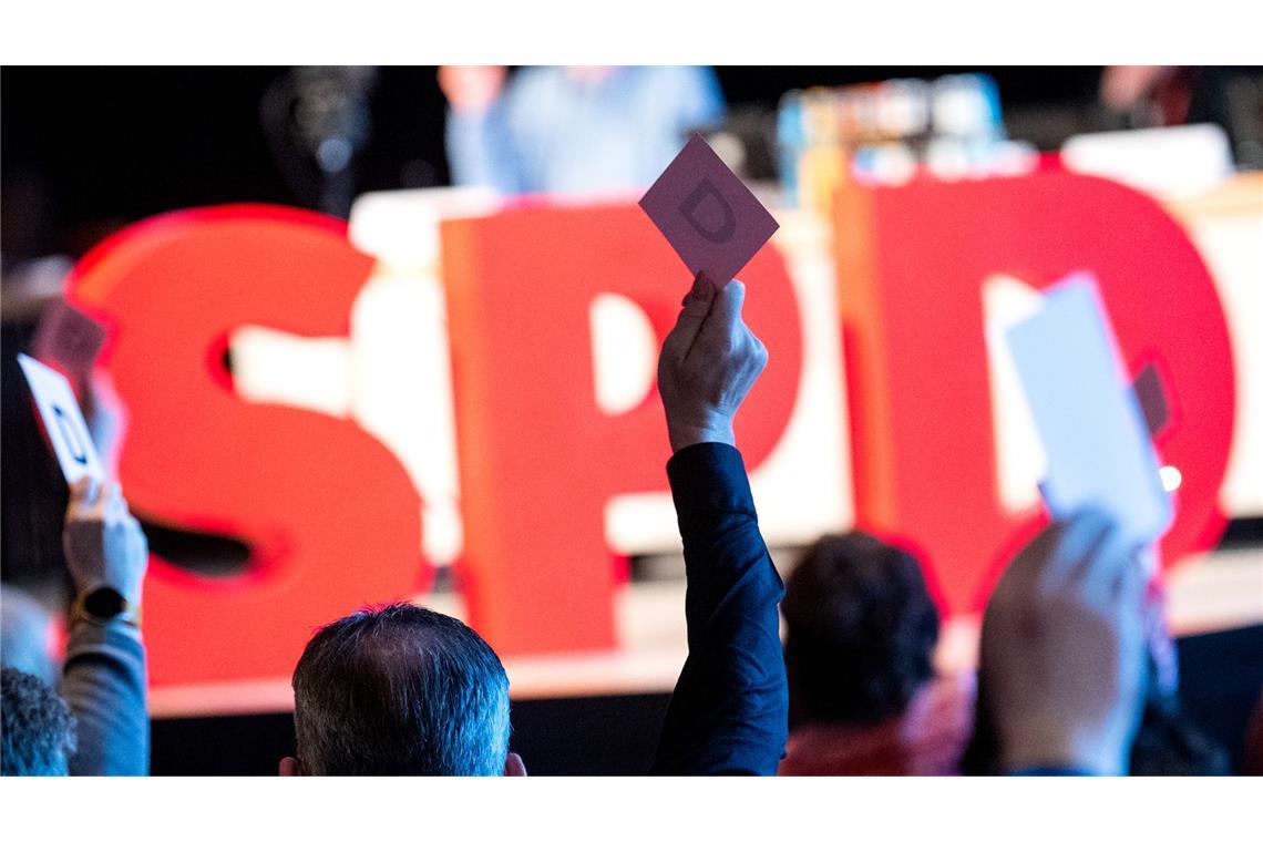 Der Aufstand gegen den Kanzler bleibt aus Der Aufstand gegen den Kanzler bleibt beim SPD-Parteitag aus – zumindest auf der Bühne (Archivbild).