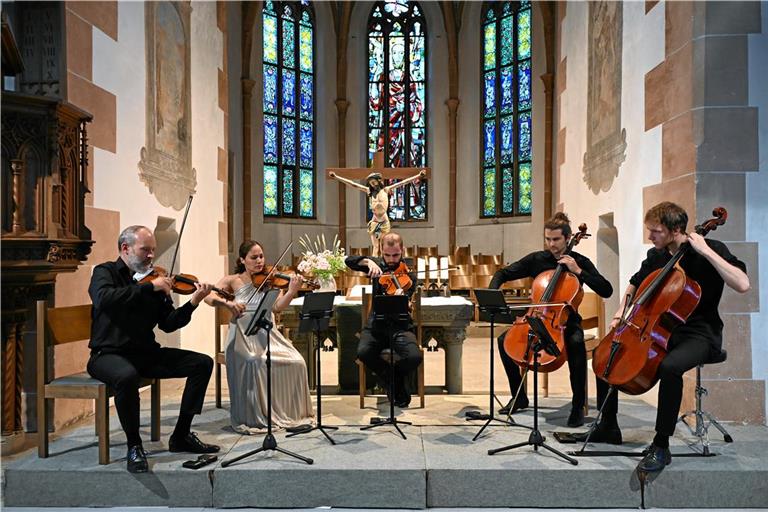 Der Auftritt des Frielinghaus-Streichquintetts mit Gustav Frielinghaus (von links), Lisa Schumann, Pietro Montemagni, Jakob Schall und Lionel Martin ist der Höhepunkt. Foto: Elisabeth Klaper