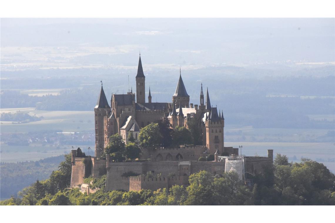 Ausflugstipps für den Tag der Liebe Der Ausblick von der Hohenzollernalb beim Valentinstags-Menü dürfte spektakulär sein.