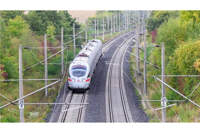 Der Ausfall eines Stellwerks sorgt derzeit für große Probleme im Bahnverkehr zwischen Hamburg und Berlin. (Archivbild)