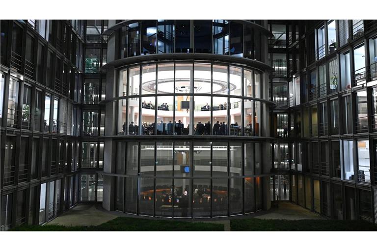 Der Ausschuss tagte bis zum Morgen.