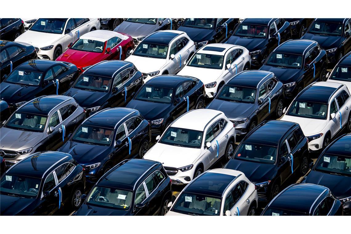 1.000 Euro für Ladestrom - Habeck will E-Autos fördern Der Autoabsatz insgesamt ist nur schleppend. (Archivbild)