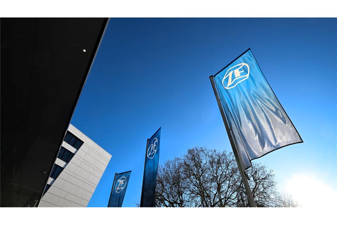 Krise in der Autoindustrie: ZF mit Milliardenverlust Der Autozulieferer gehört zu 93,8 Prozent der Zeppelin-Stiftung, die vom Oberbürgermeister der Stadt Friedrichhafen geführt wird.