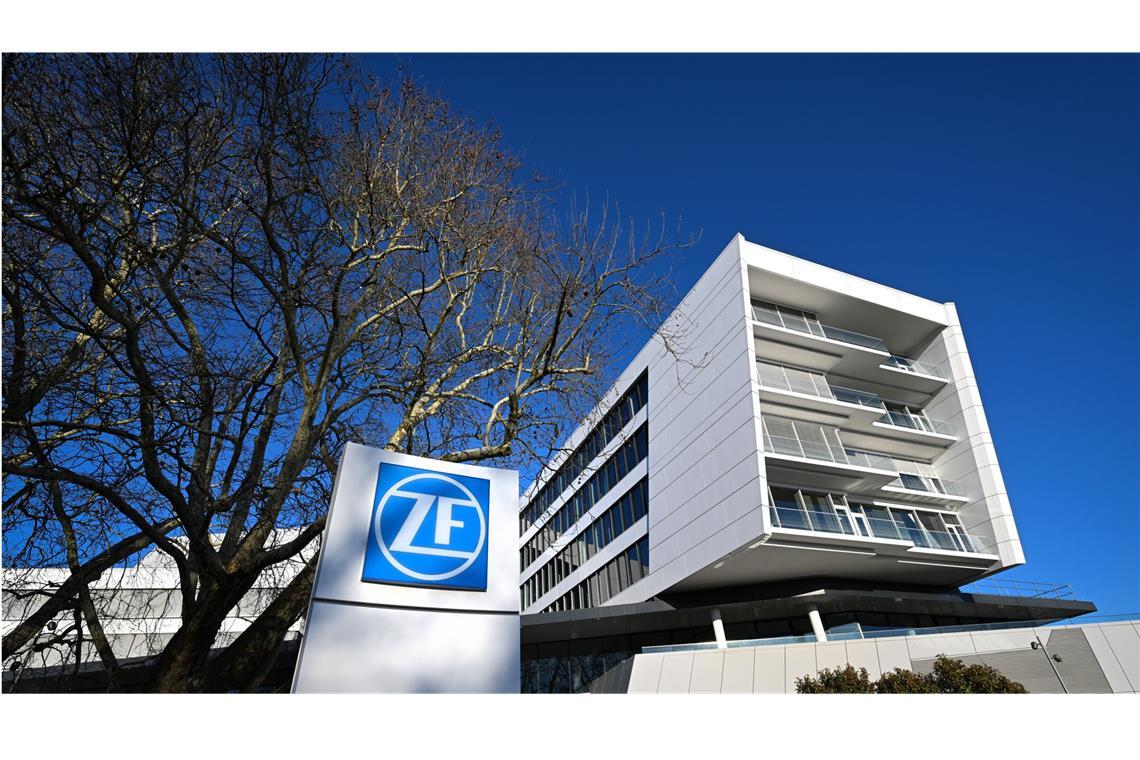 Krisengeschüttelter Zulieferer ZF verkürzt Arbeitszeiten Der Autozulieferer ZF wird in der Konzernzentrale am Standort Friedrichshafen vorübergehend kürzere Arbeitszeiten einführen.