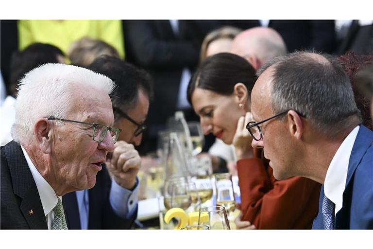 Der baden-württembergische Ministerpräsident Winfried Kretschmann mit Bundeskanzler Friedrich Merz