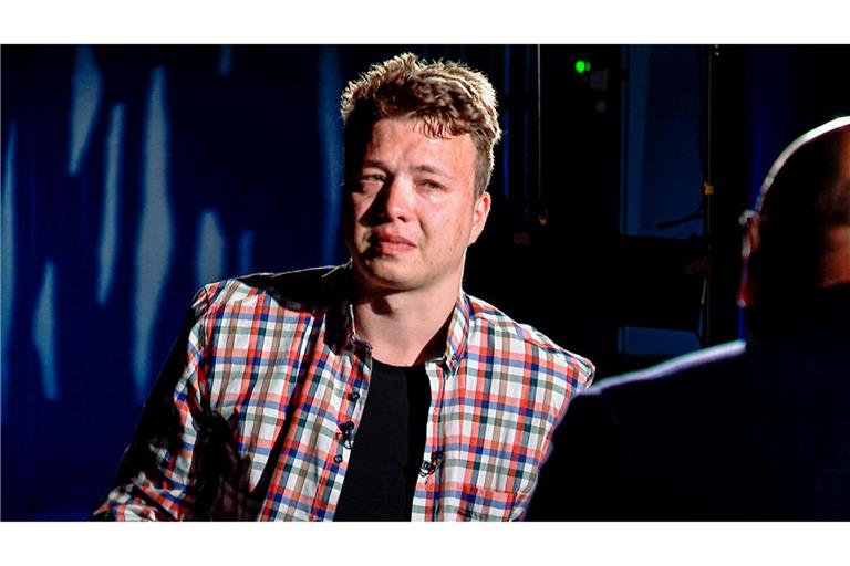 Der belarussische Blogger Roman Protassewitsch soll schon bei seiner Festnahme in einem in Minsk zur Landung gezwungenen Flugzeug für den Geheimdienst seiner Heimat gearbeitet haben. (Archivbild)