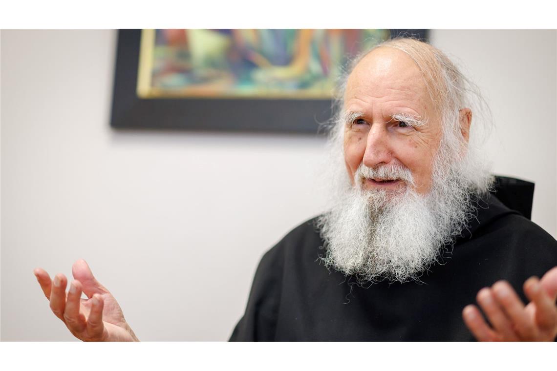 Mann der Hoffnung: Pater Anselm Grün wird 80 Der Benediktinermönch Anselm Grün wird 80 Jahre alt. Bekannt geworden ist er vor allem durch seine Bücher und Medienauftritte. Derzeit arbeitet er an einem Buch über Hoffnung.