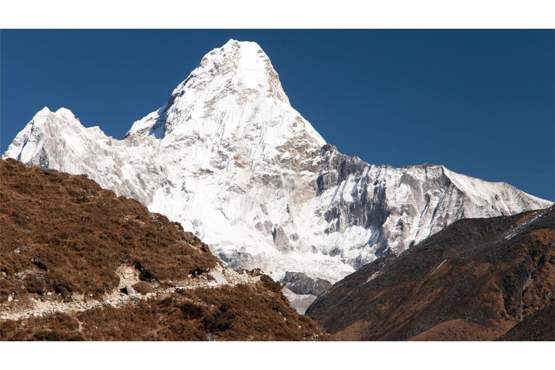 Der Berg Ama  Dablam ist 6800 Meter hoch und liegt im Norden Nepals. An dem Berg im Himalaya ist nun ein 57-jähriger aus dem Ostalbkreis tödlich verunglückt.