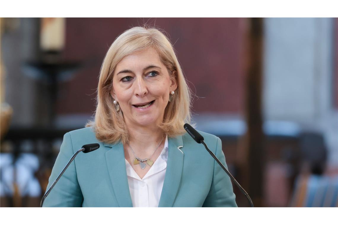 Ausschuss bekommt geschwärzten Masken-Bericht "Der Bericht enthält Informationen, die wir schützen müssen", sagt die Gesundheitsministerin. (Archivbild)