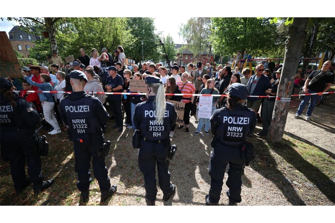 Der Besuch des Bundeskanzlers in Hürtgenwald wurde von Protesten begleitet. 