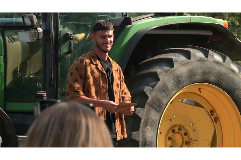 Der Besuch von Promibauer Nino sorgt für Wirbel.