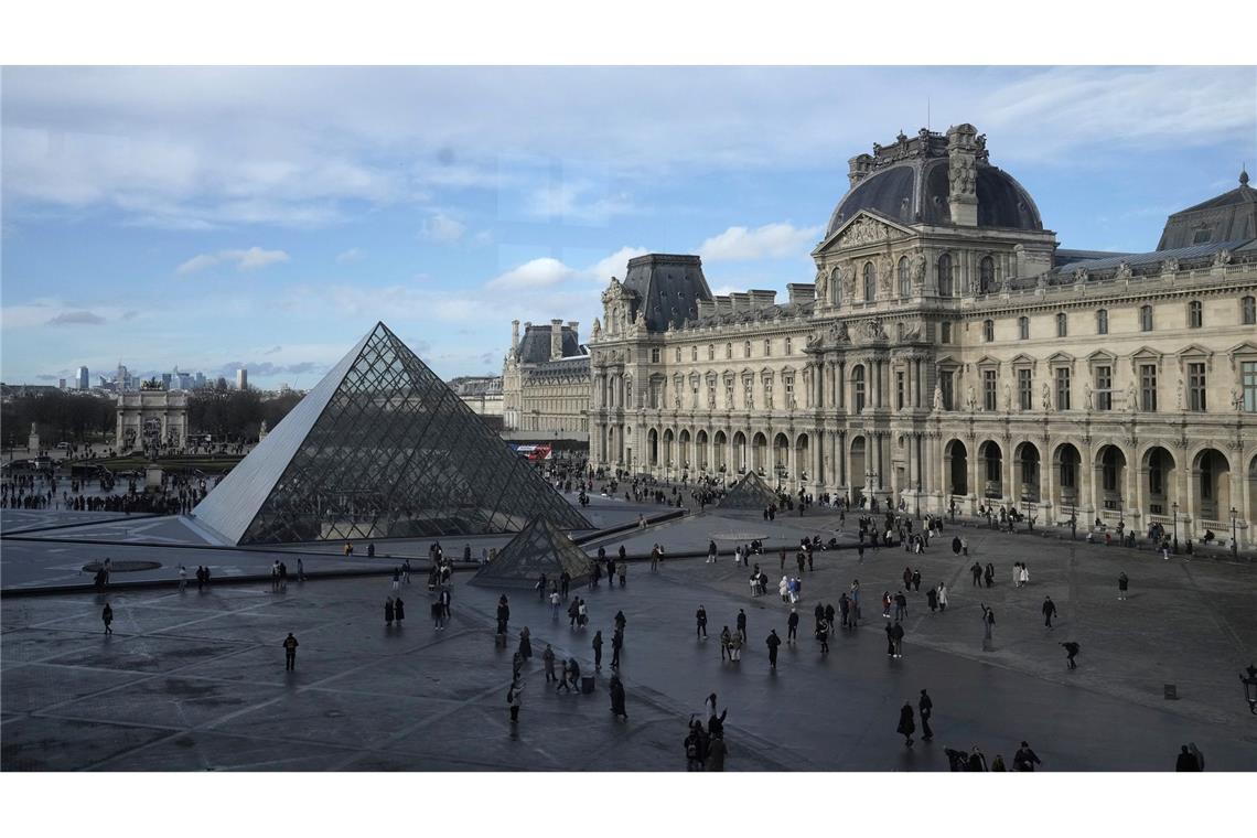 "Mona Lisa" erhält eigenen Saal im Louvre Der bisherige Eingang unter der berühmten Pyramide soll völlig umgestaltet werden.