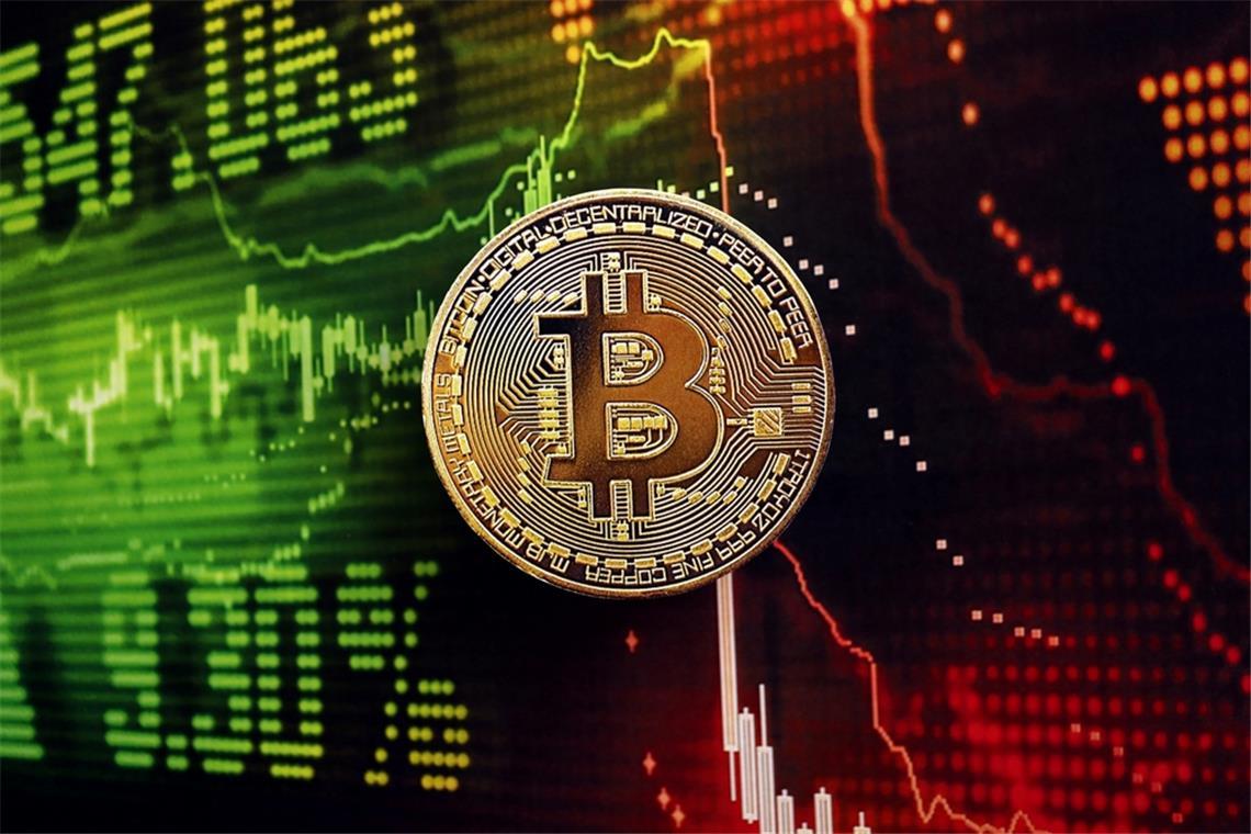 Der Bitcoin verliert deutlich an Wert. Ein Wal-Verkauf, schwache ETF-Zuflüsse und makroökonomische Unsicherheiten drücken den Kurs.