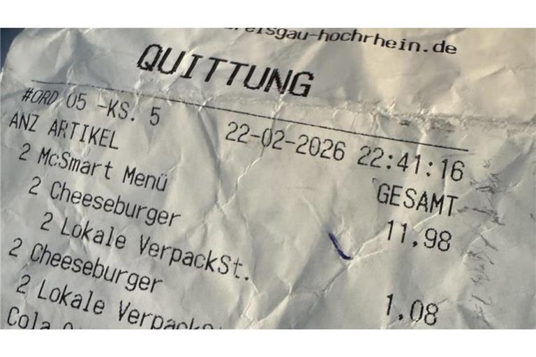 Der Blick auf die Rechnung zeigt, wie die Freiburger Verpackungssteuer zu Buche schlägt.