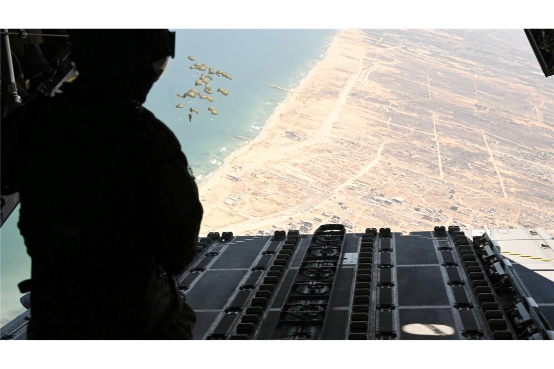 Gaza statt Wunstorf: Die Luftwaffe im Hilfseinsatz Der Blick nach unten zeigt die Zerstörung.