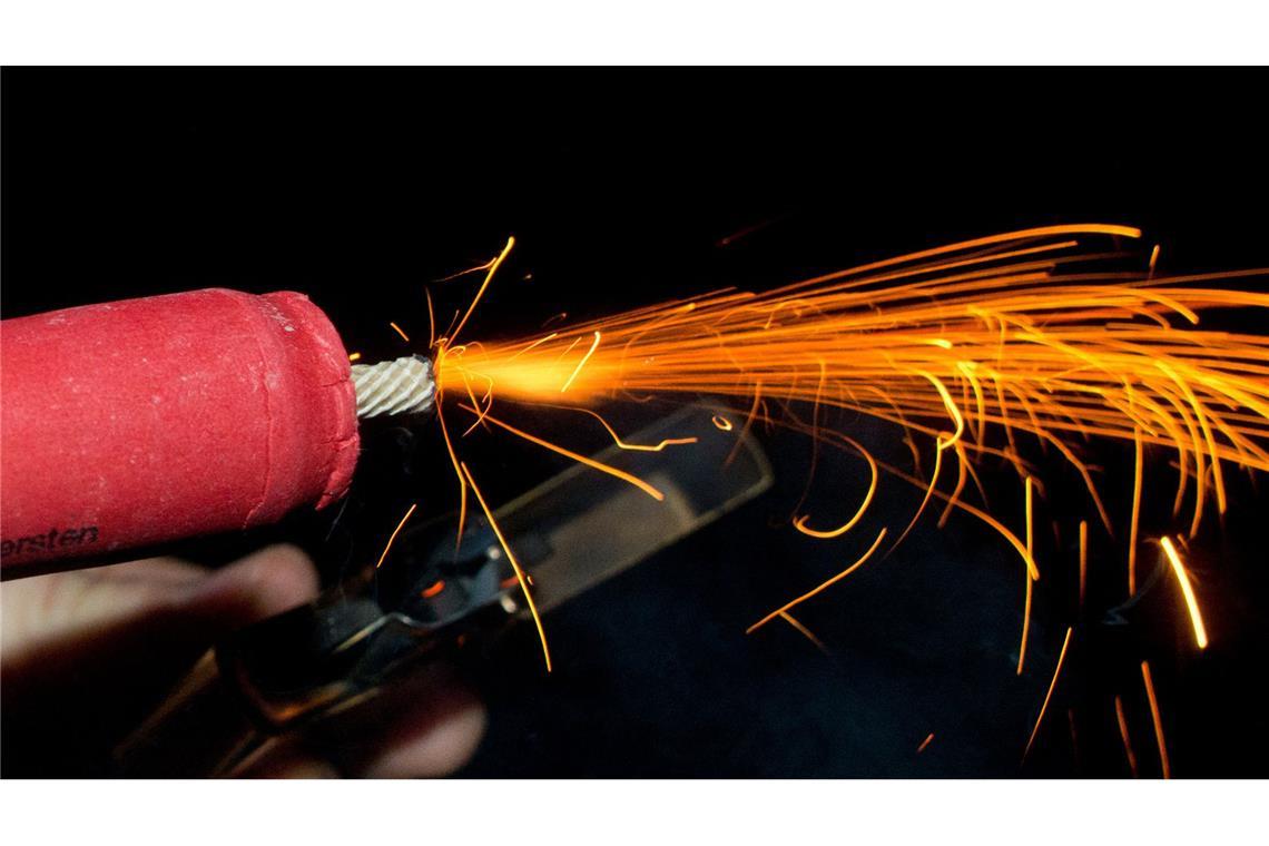 Böller-Explosion: Mann verliert mehrere Finger Der Böller explodierte in der Hand des Mannes. (Symbolbild)