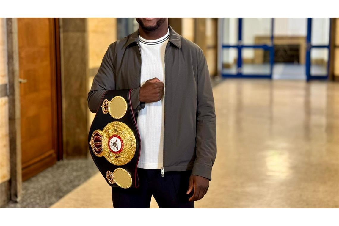 Boxprofi Baraou steigt zum Weltmeister auf Der Boxprofi Abass Baraou mit dem Interimsweltmeistertitel des Verbands WBA.