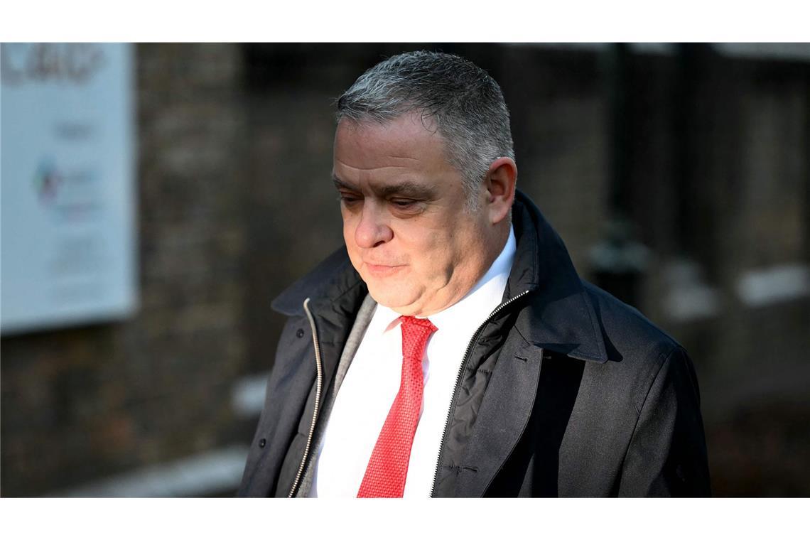 Britischer Ex-Labour-Abgeordneter Mike Amesbury zu Haft verurteilt Der britische Abgeordnete Mike Amesbury ist nach einer Prügelattacke zu zehn Wochen Haft verurteilt worden.