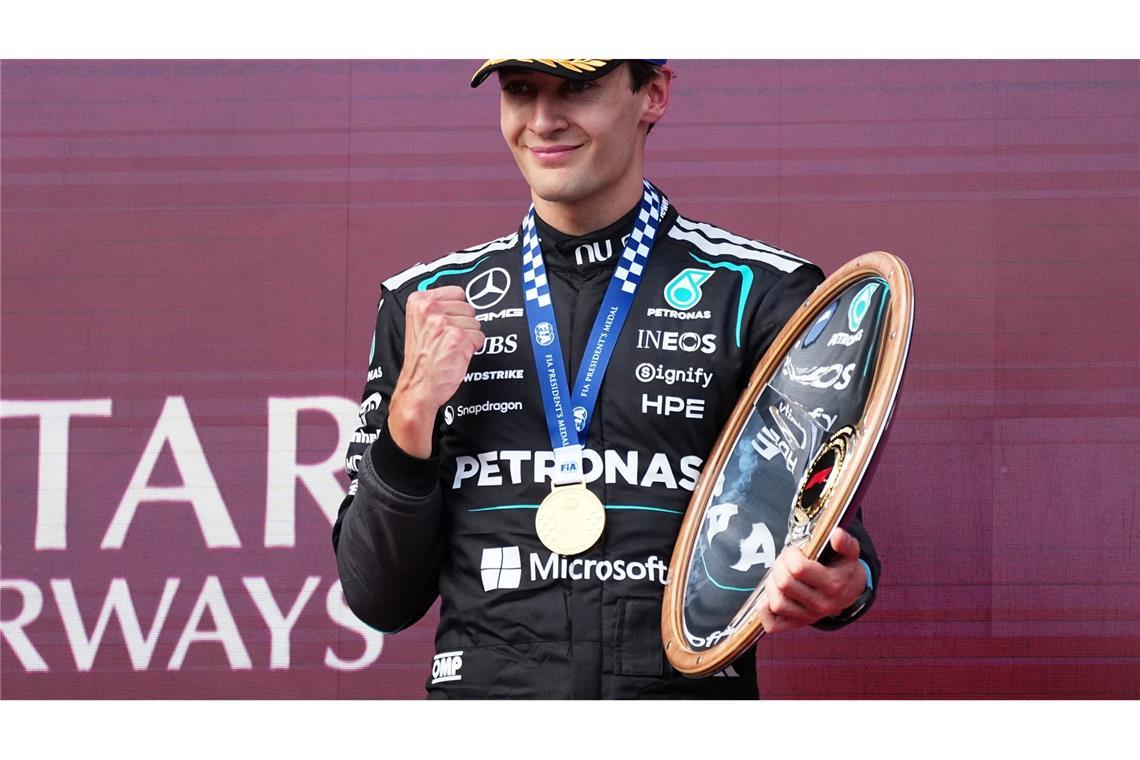 Der britische Mercedes-Pilot George Russell jubelt nach seinem Sieg beim Großen Preis von Australien.