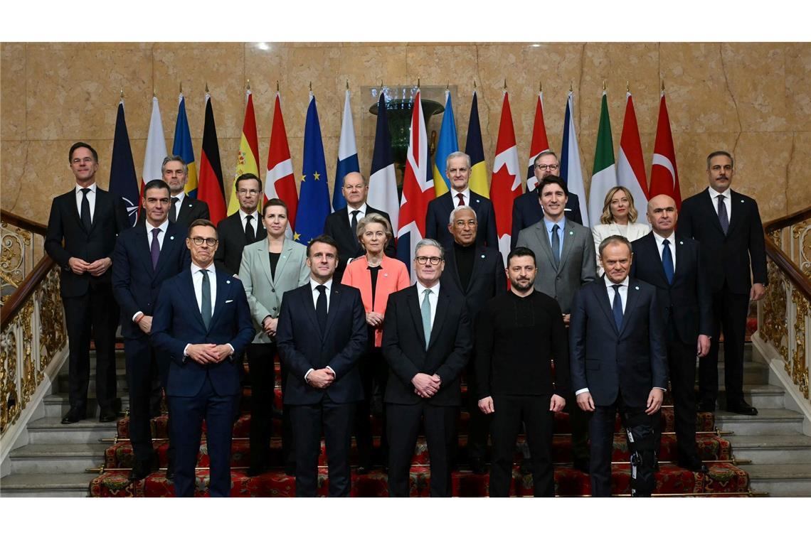 Bilder des Tages Der britische Premier Keir Starmer steht als Gastgeber des Gipfels der europäischen Staats- und Regierungschefs zum Thema Ukraine im Lancaster House.