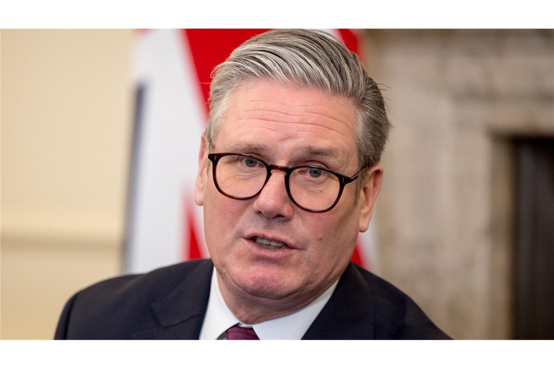 Netflix: Schon fast 100 Millionen Abrufe für "Adolescence" Der britische Premierminister Keir Starmer traf sich mit den Machern der Fernsehserie "Adolescence" sowie mit Wohlfahrtsverbänden und jungen Menschen in der Downing Street 10 in London, um sich die Erfahrungen der Kinder von heute anzuhören und die von der Fernsehserie aufgeworfenen Fragen zu erörtern.