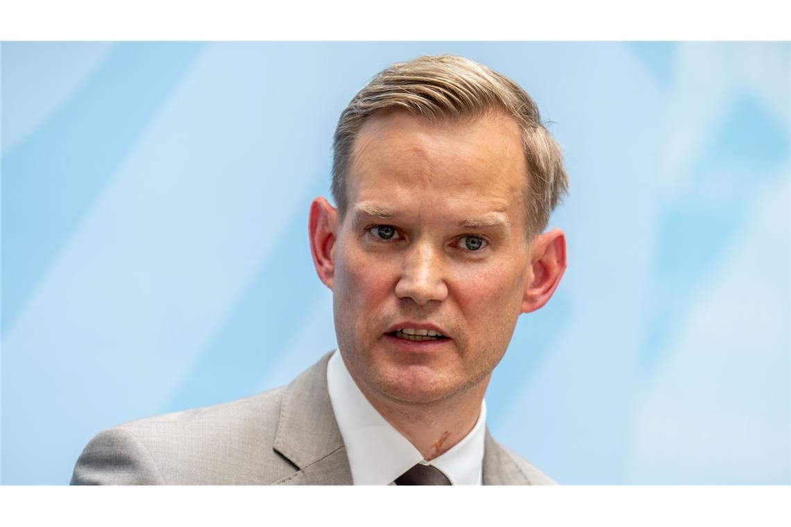 Streeck: Debatte über Drogen und Sucht ist kein Randthema Der Bundesdrogenbeauftragte Hendrick Streeck fordert mehr Anstrengungen im Kampf gegen den illegalen Drogenhandel. (Archivbild)