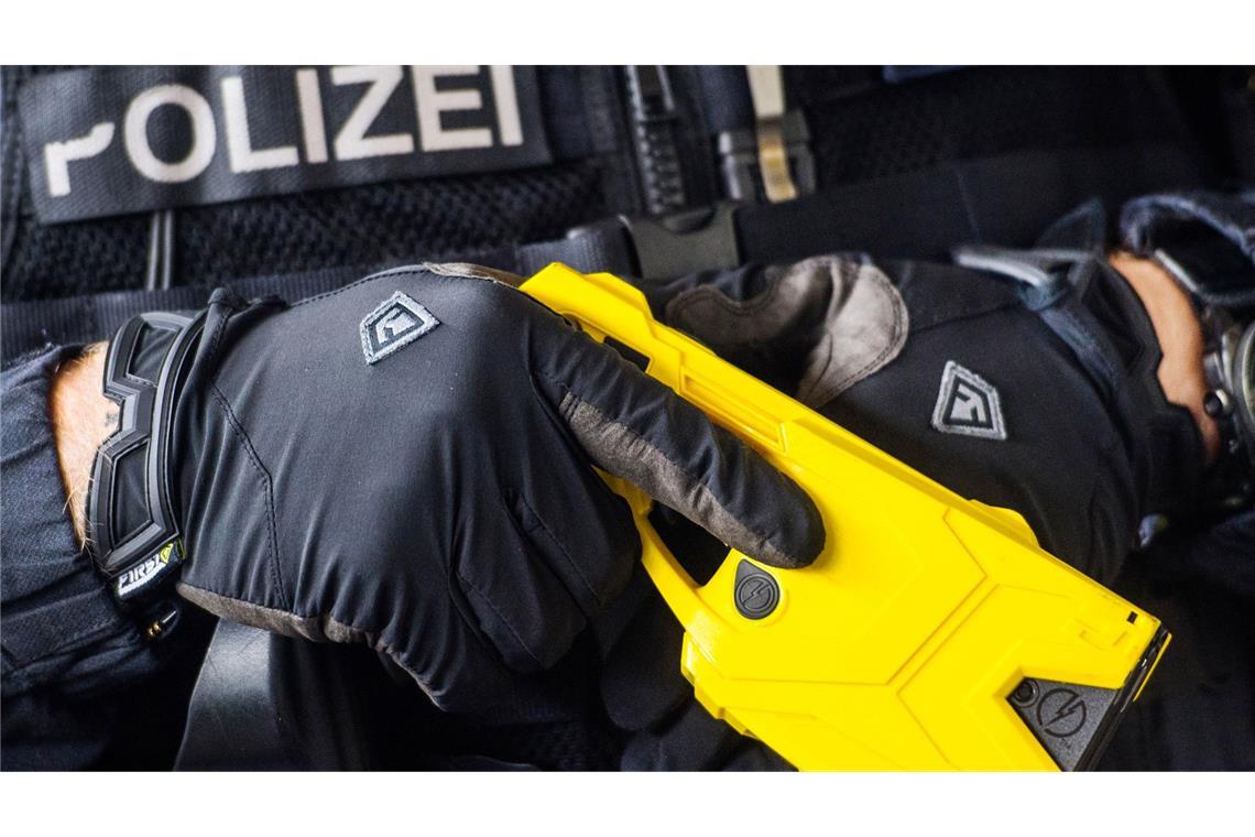 Bundestag genehmigt Tasereinsatz bei der Bundespolizei Der Bundestag billigt Taser bei der Bundespolizei. (Symbolbild)