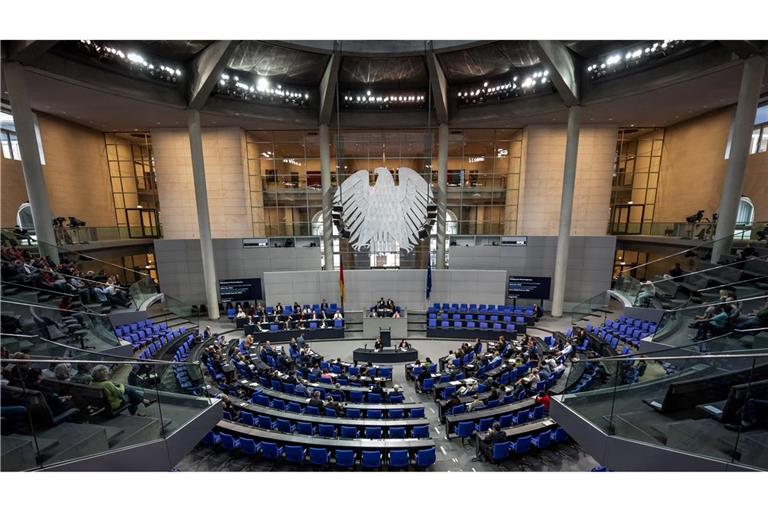 Der Bundestag soll etwas später über das Sparpaket für stabile Kassenbeiträge abstimmen. (Archivbild)