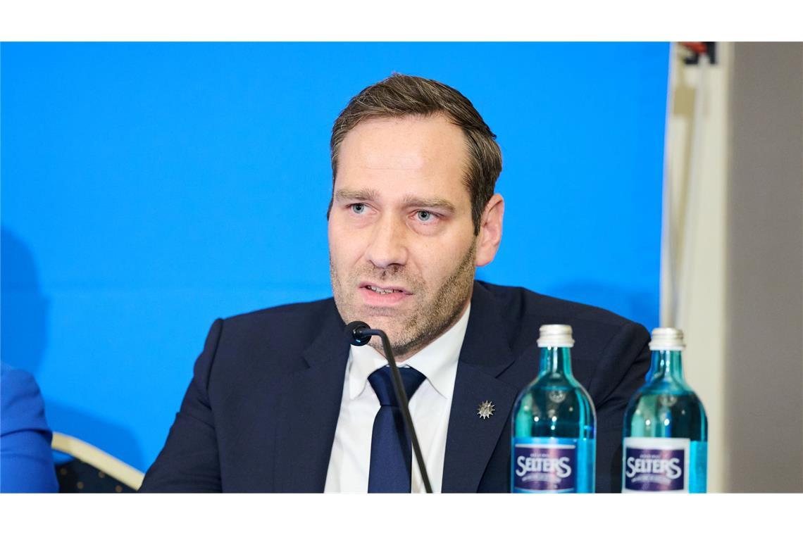 Der Bundesvorsitzende der Gewerkschaft der Polizei (GdP), Jochen Kopelke, sagt, die GdP sei die "ideologische Debatte" über den Taser langsam leid. (Archivfoto)