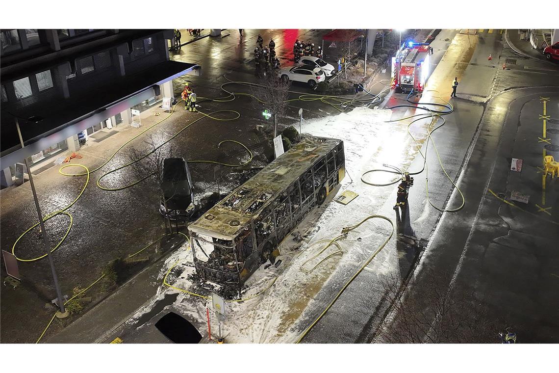 Busbrand in Schweiz: Täter hatte wohl psychische Probleme