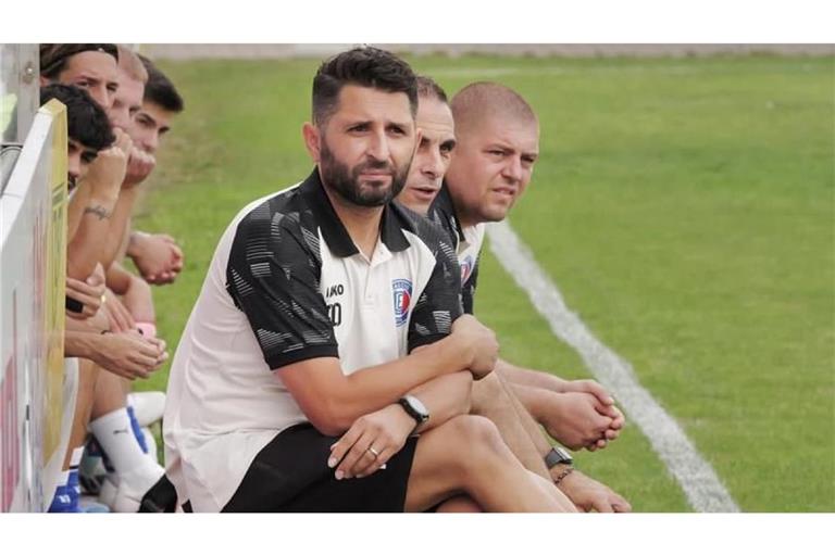 Der Calcio-Trainer Adem Demir trifft auf einen Teamkollegen aus seiner Jugendzeit.