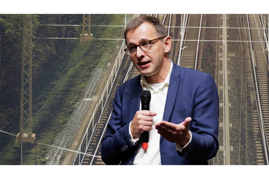 Der Chef der DB InfraGo, Philipp Nagl, hofft auf mehr Pünktlichkeit nach der Sanierung besonders heikler Strecken ab 2029. (Archivbild)