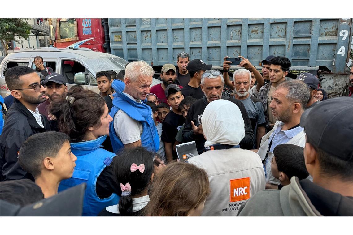 Leuchtraketen gehen auf Anwesen von Netanjahu nieder Der Chef der norwegischen Hilfsorganisation NRC, Jan Egeland, sagte "Zeit Online", Hilfslieferungen würden oft von Banden im Gazastreifen geplündert. Die palästinensische Polizei sei zu geschwächt, um für Ordnung zu sorgen. (Archivbild)