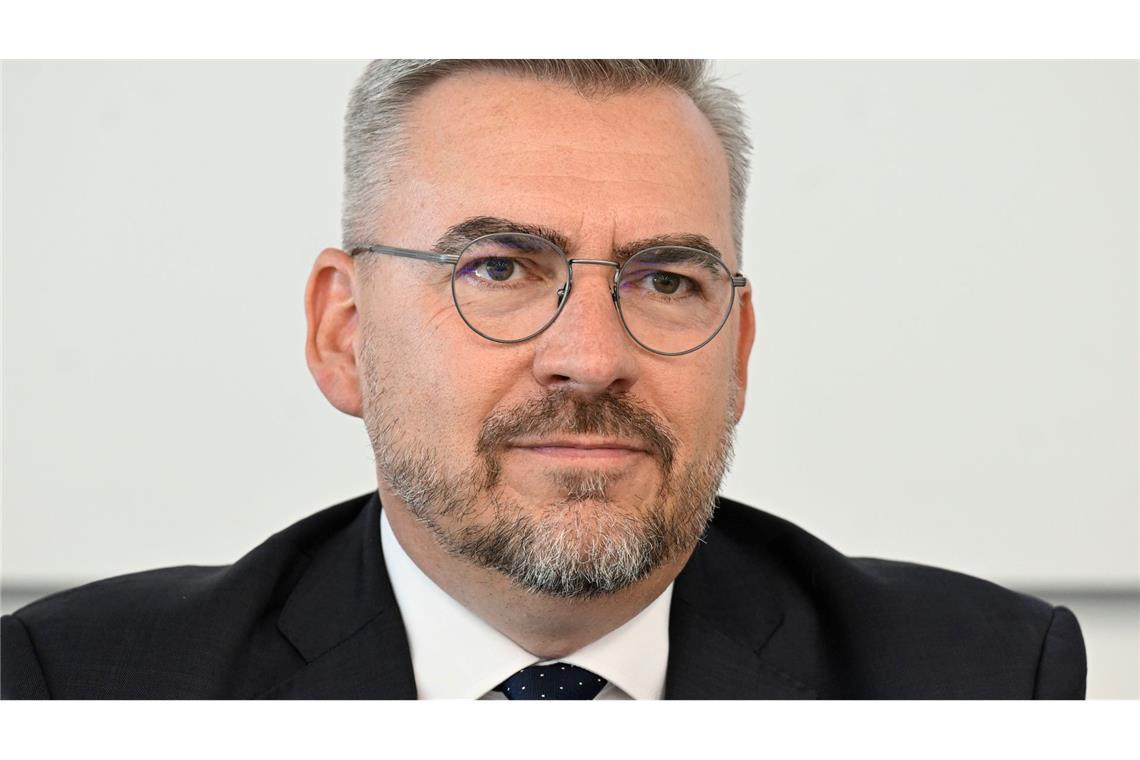 Der Chef des Branchenverbandes BVTE, Jan Mücke, warnt vor deutlich höheren Tabaksteuern.