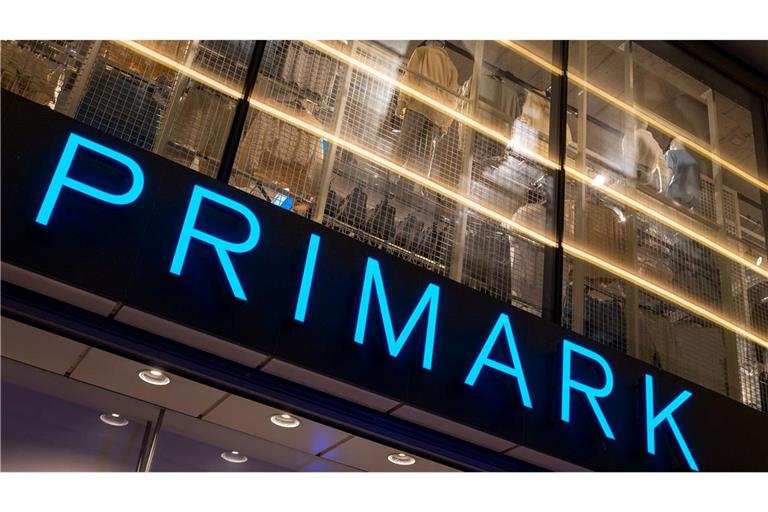 Der Chef von Primark zieht sich nach Vorwürfen zurück.