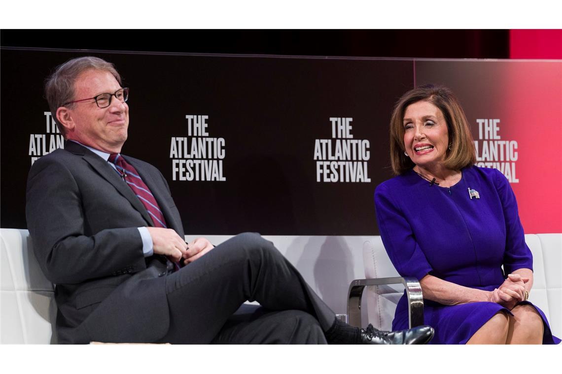 Pentagon-Chef wegen Geheimchat-Affäre unter Druck Der Chefredakteur des US-Magazins "Atlantic", Jeffrey Goldberg, war - wohl aus Versehen - in einen Gruppenchat ranghoher Regierungsmitglieder eingeladen worden.