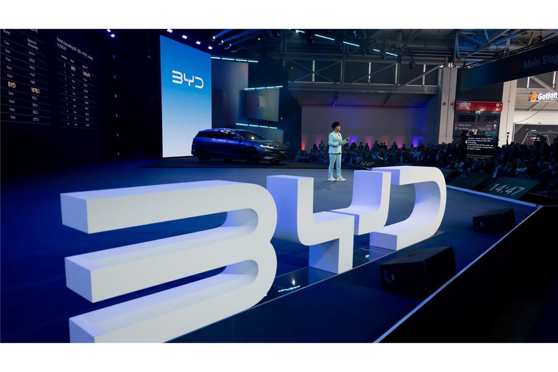 Der chinesische Autobauer BYD tritt auf der IAA voller Selbstbewusstsein auf.