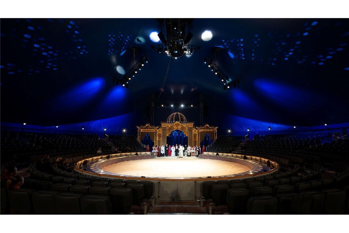 Der Circus Krone feierte am ersten Weihnachtstag die Premiere seines Winterprogramms, das in diesem Jahr unter dem Motto "Ich. Du. Wir. Krone" steht. (Archivbild)