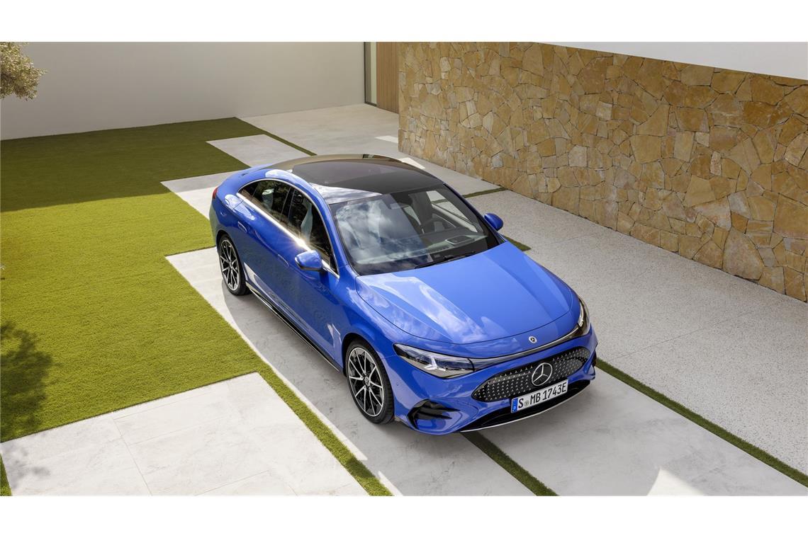 Der CLA – so sieht das Superheldenauto aus, das Mercedes aus der Krise holen soll Der CLA ist serienmäßig mit einem Panoramadach ausgestattet.