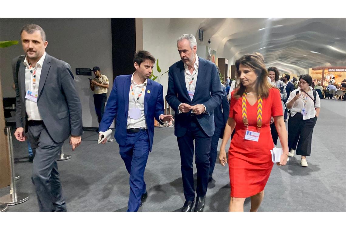 Der COP-Präsident Correa do Lago eilte von Meeting zu Meeting.