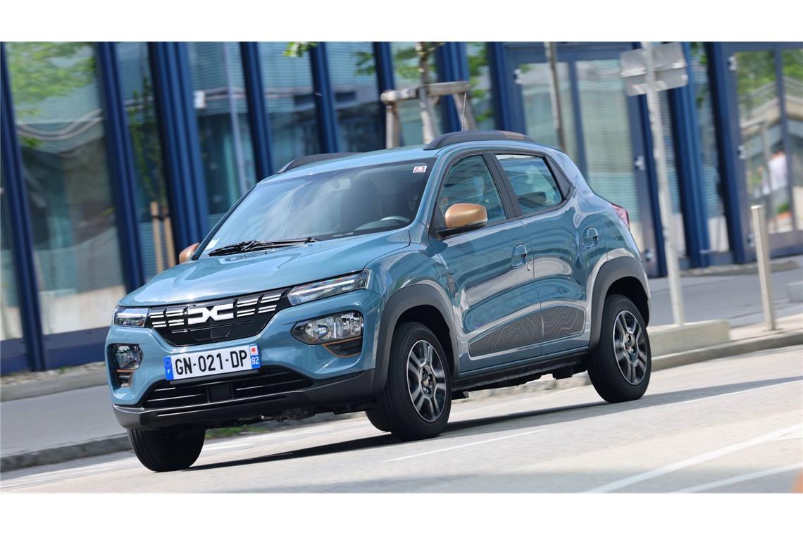 Der Dacia Spring hat in der neuesten Version immerhin 75 kw (102 PS). Bei bis zu 226 km Reichweite würde man mit Müh und Not im Sommer auch ohne Nachladen von Stuttgart nach Oberstdorf kommen (ohne Gewähr).