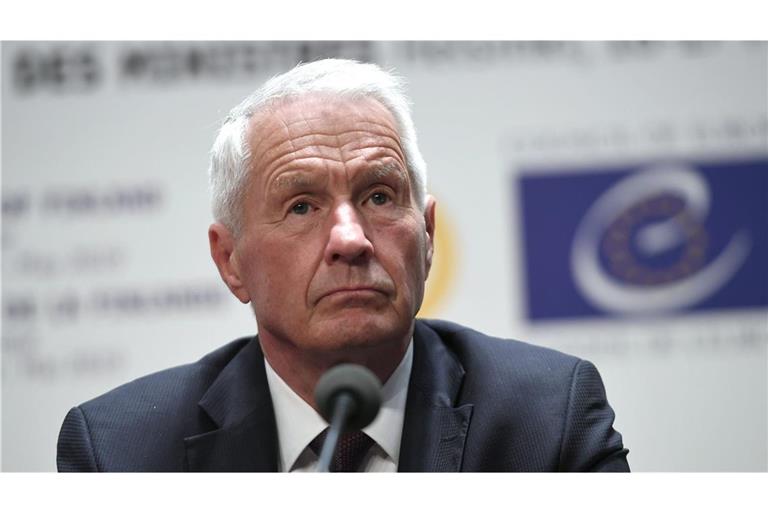 Der damalige Generalsekretär des Europarates, Thorbjörn Jagland, spricht während der Pressekonferenz 2019 (Archivbild).