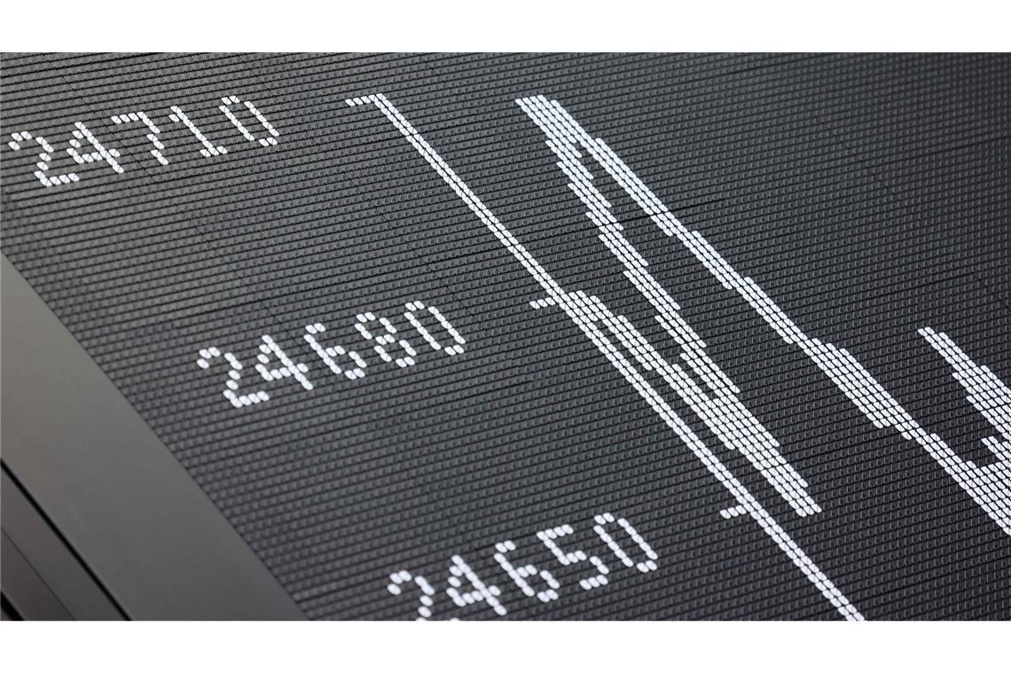 Dax geht auf Talfahrt und sackt unter 24.000 Punkte Der Dax geht auf Talfahrt.