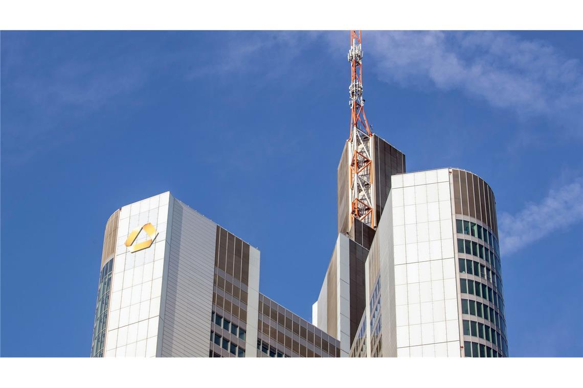 Commerzbank bekräftigt in Übernahmekampf Rekordziel Der Dax-Konzern sieht sich für das Gesamtjahr 2024 unvermindert auf Kurs zu einem Rekordgewinn (Archivbild)