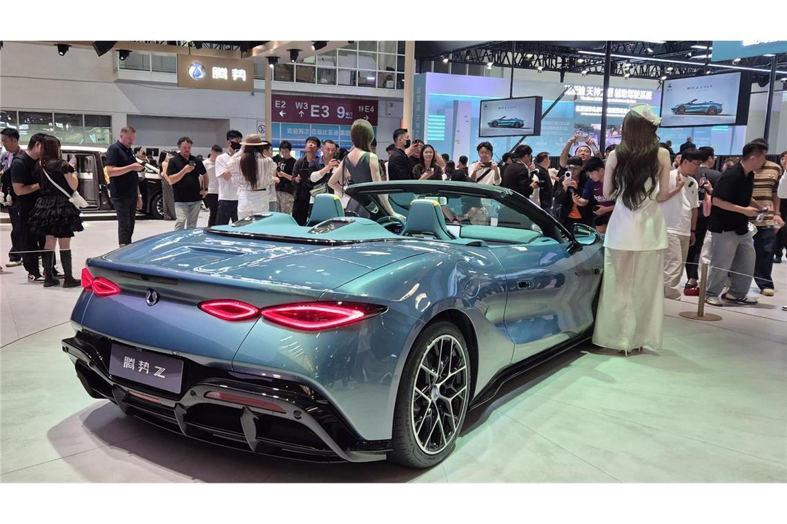 Der Denza Z, der mit rund 1000 PS anrollt, feiert auf der Auto China 2026 in der Hauptstadt Peking seine Weltpremiere.