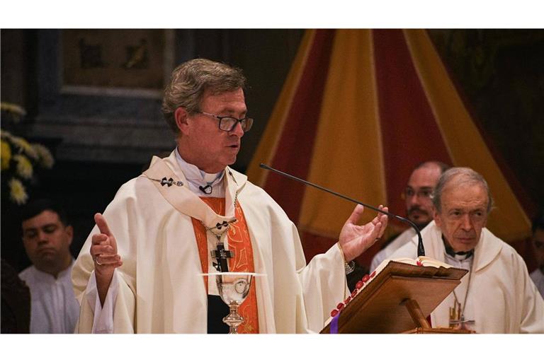 Der der Erzbischof von Buenos Aires hält in der Kathedrale Gottesdienst für den verstorbenen Franziskus.