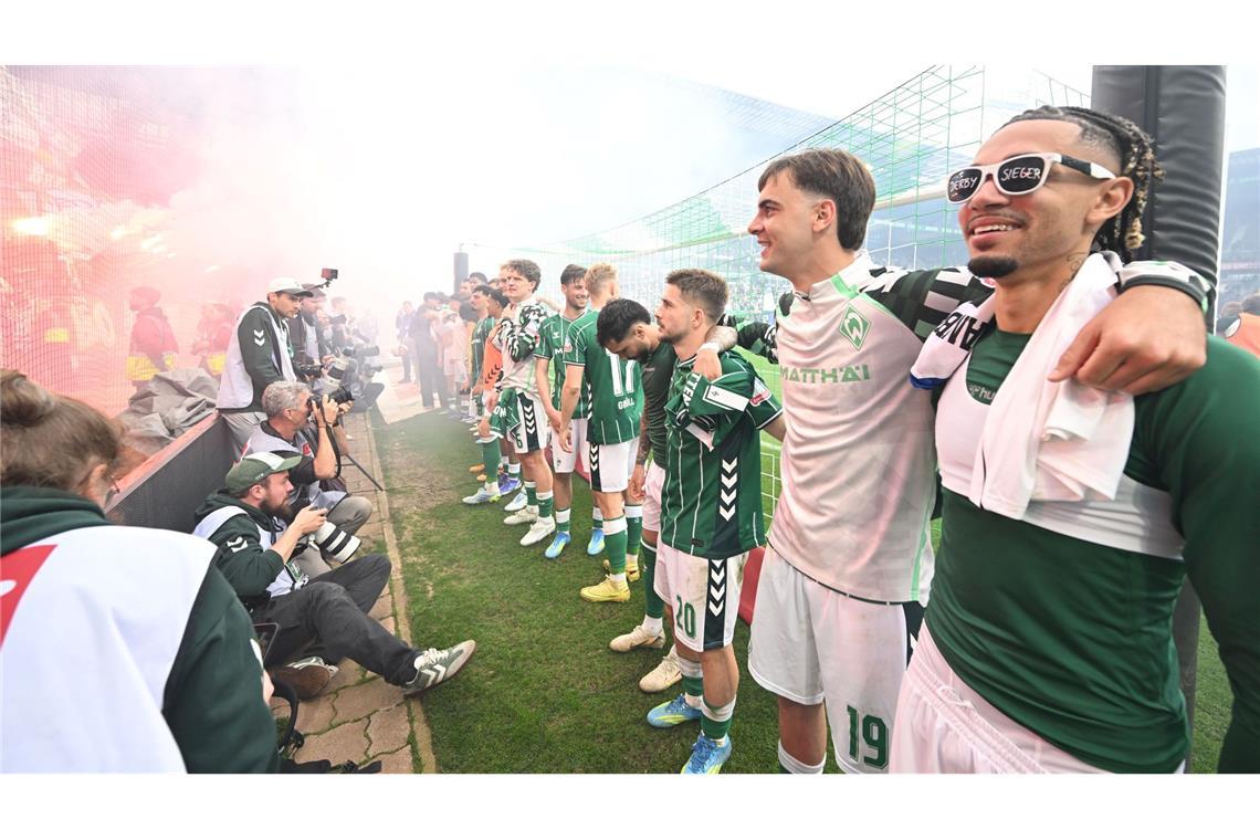 Der Derbysieg soll den Spielern von Werder Bremen neuen Schwung geben. (Archivbild)